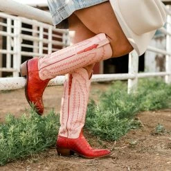 Priscilla Exotic :: Red -Lucchese shop IMG 2502